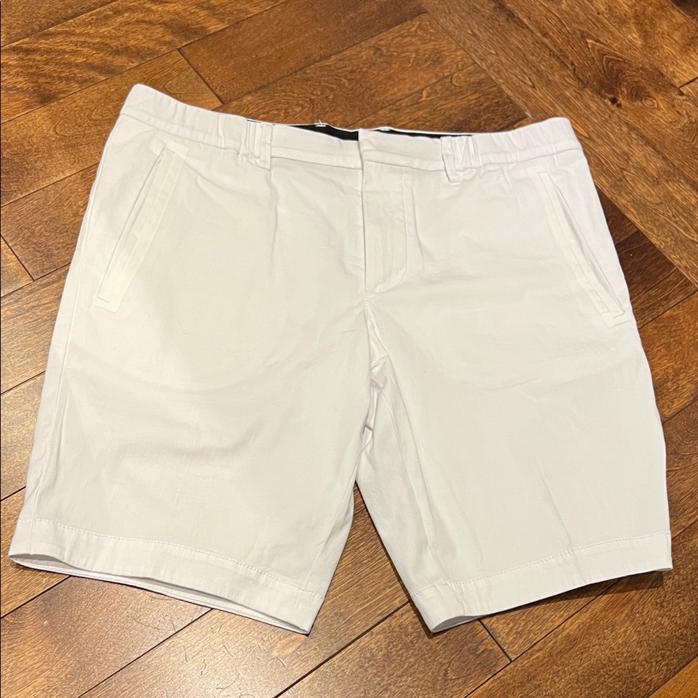 Hugo Boss Men's White cotton Flat Front Shorts